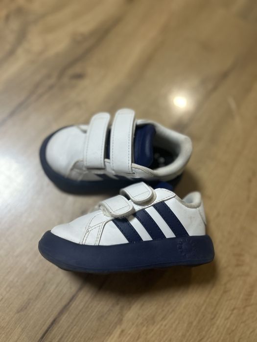 Детски маратонки adidas 22