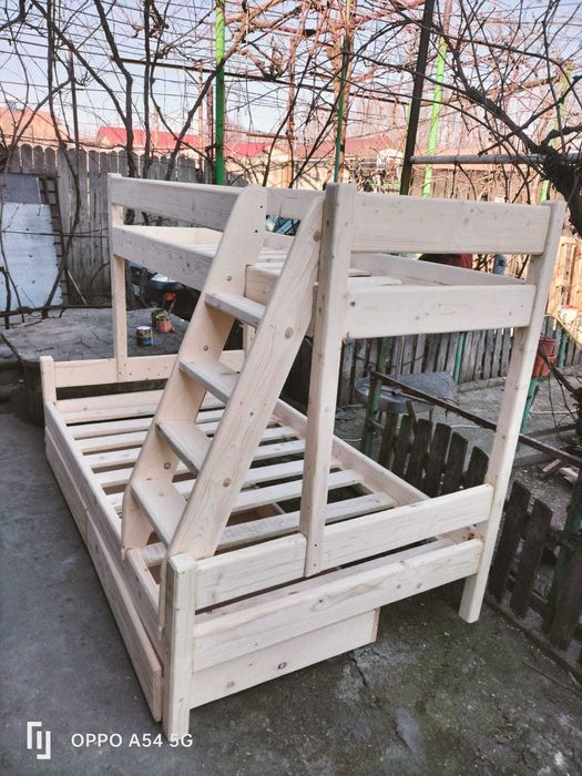 Pat etajat pentru trei persoane