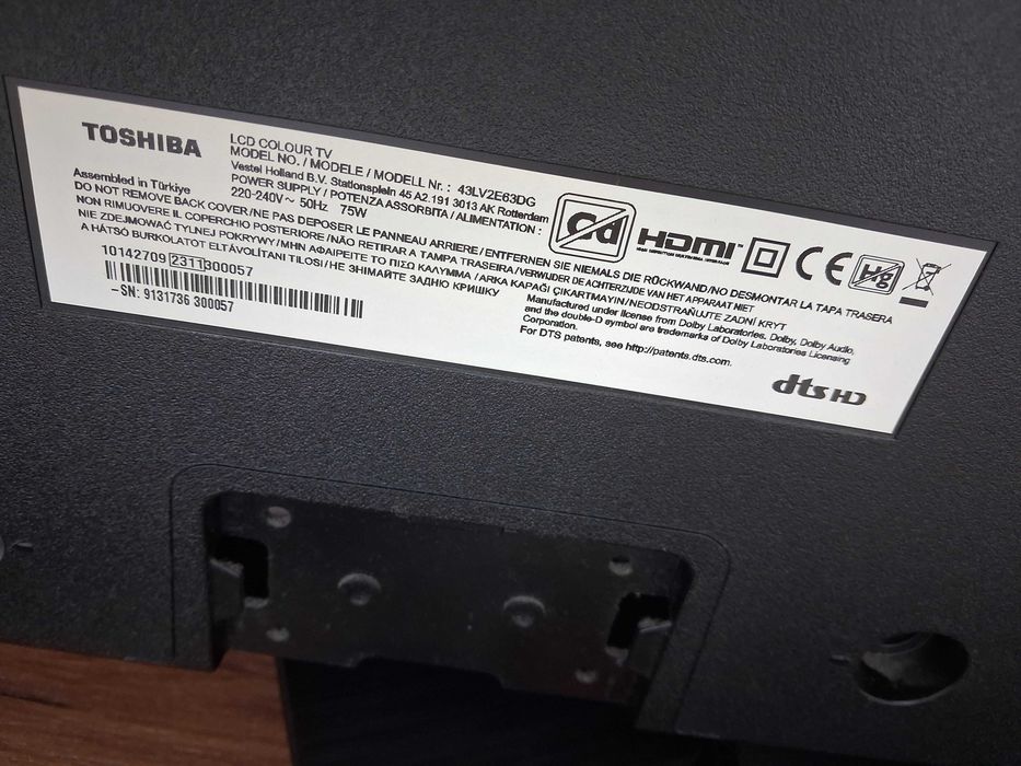 Продавам телевизор TOSHIBA-43',работещ,но с пукнат дисплей
