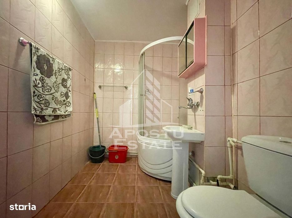 Apartament decomandat cu 3 camere - zona Centrala