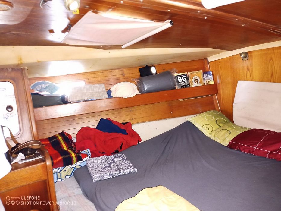 Продавам ветроходна лодка Beneteau43