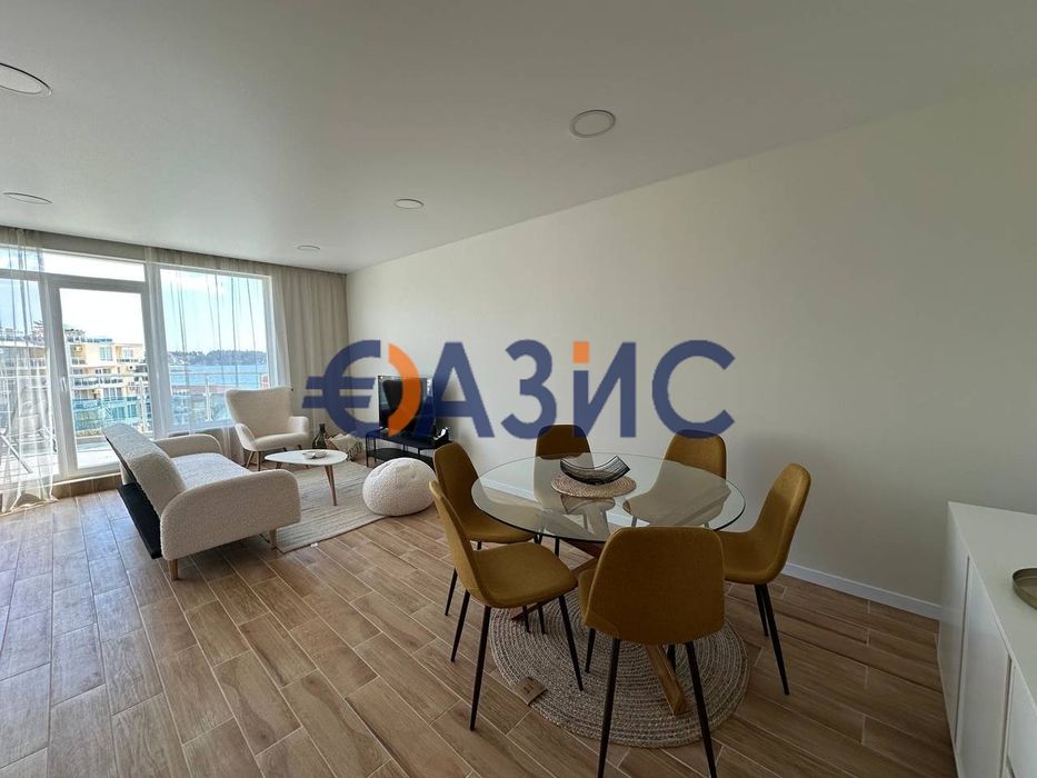 Просторен апартамент с 2 спални в комплекс" Оазис", Равда, България,