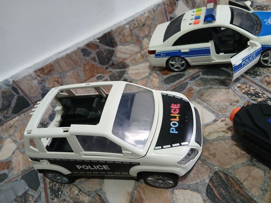 Jucarii Noriel masini Politie, elicopter SWAT, 2 pistoale si pusca
Pistolalele se pot incarca cu cartuse de burete care se pot cumpara separat de