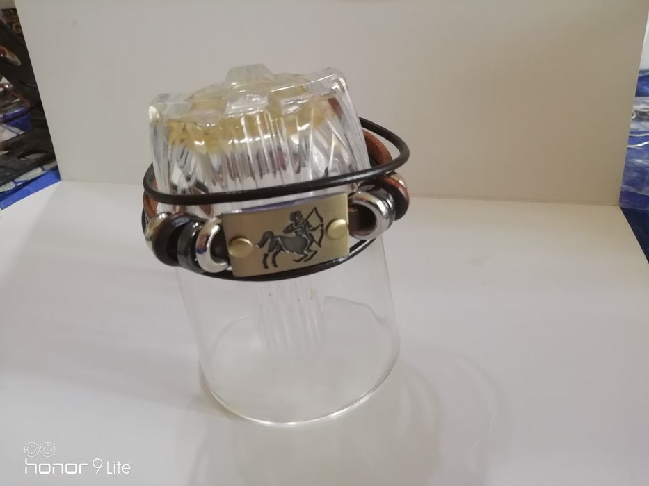 Продавам кожени и въжени унисекс гривни с котви и зодия Стрелец