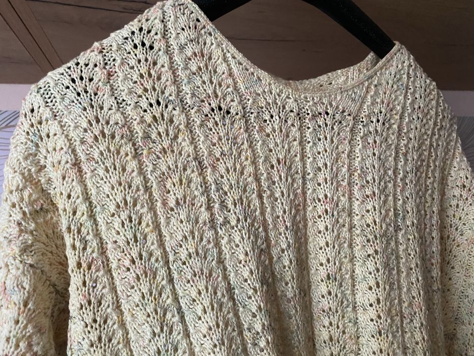 Bluza tricotata manual-unicat lucrata cu grija