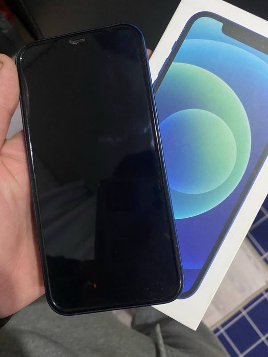 Продам айфон 12.