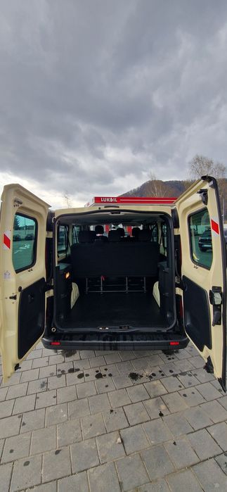 Opel Vivaro EcoFlex 8+1 locuri 2017 AC Finanțarea prin TBI Bank
