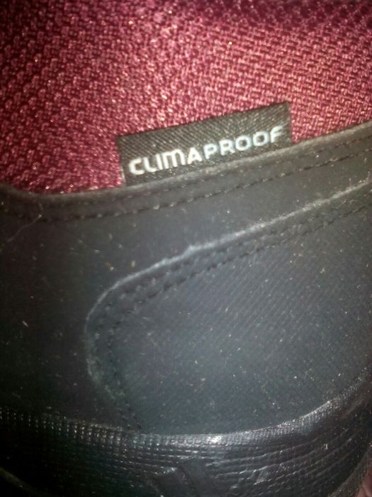 Продавам дамски-детски зимни маратонки Adidas - Нови