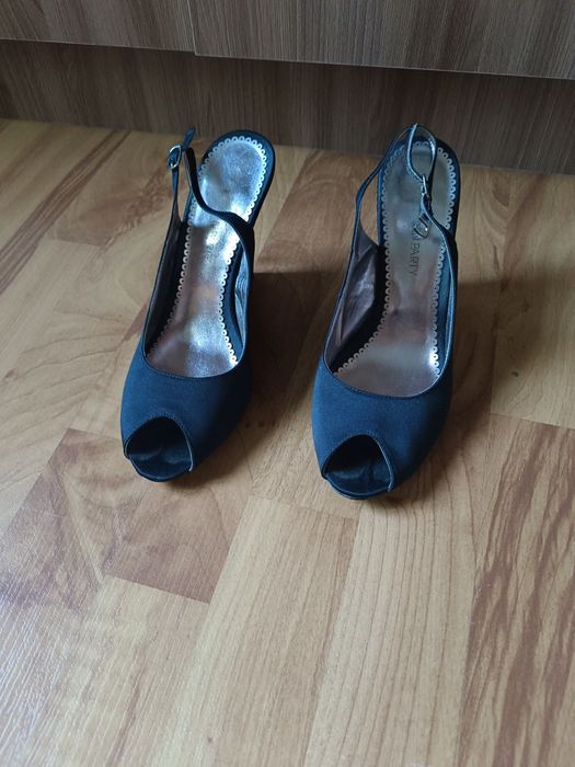 Босоножки женские