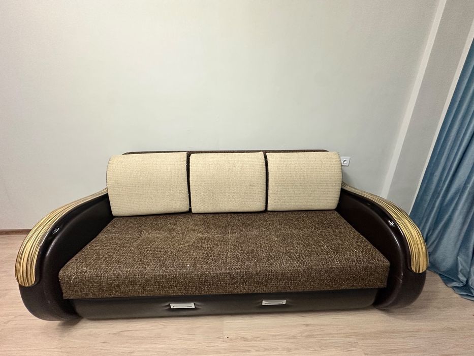 Продам диван в хорошем состояние