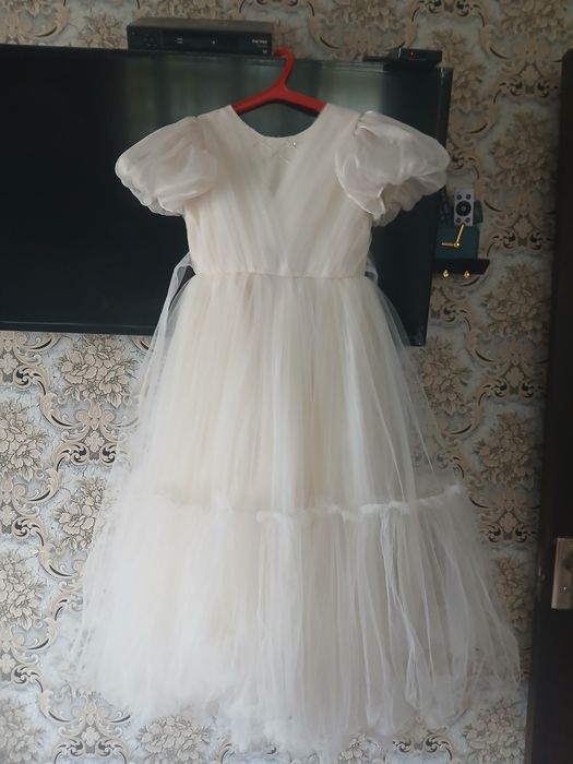 Vecherniy koylak sotiladi.