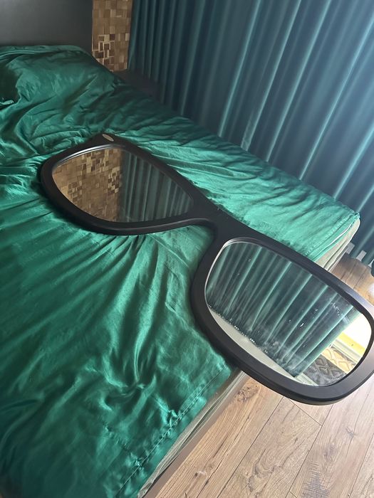 продавам огледало в форма на очила