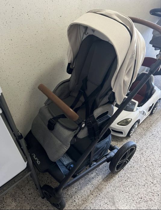 Продам коляску почти новая