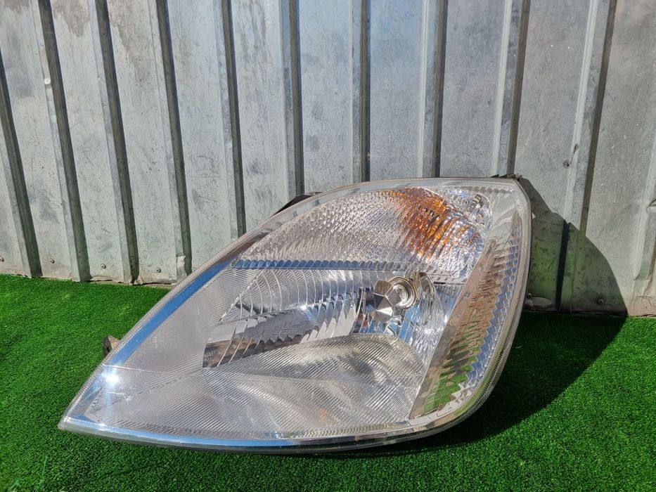 Far stanga complet Ford Fiesta stare IMPECABILA