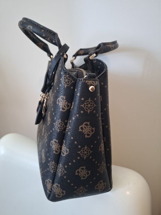 Чанта Guess Лукс в актуален принт