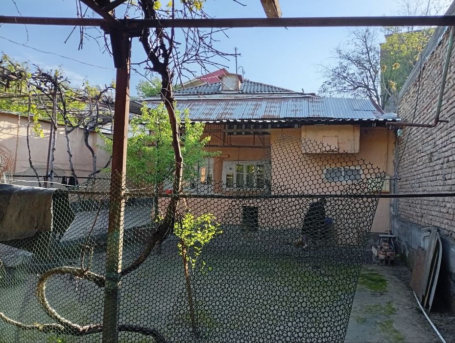 Hovli sotiladi ( Chashmayi Hizr koʻchasida joylashgan )