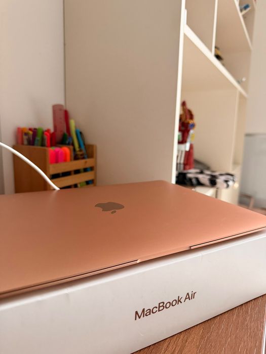 Apple MacBook Air 13" M1 (2020) – 8GB RAM, 256GB SSD – Stare buna