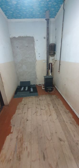 Xivada yòl ustida pojarniy yonda joylashgan bino ijaraga beriladi