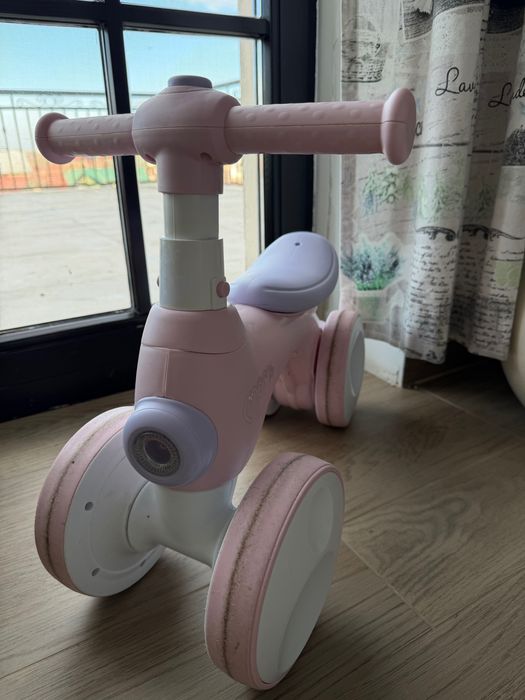 bicicletă de echilibru MoMi