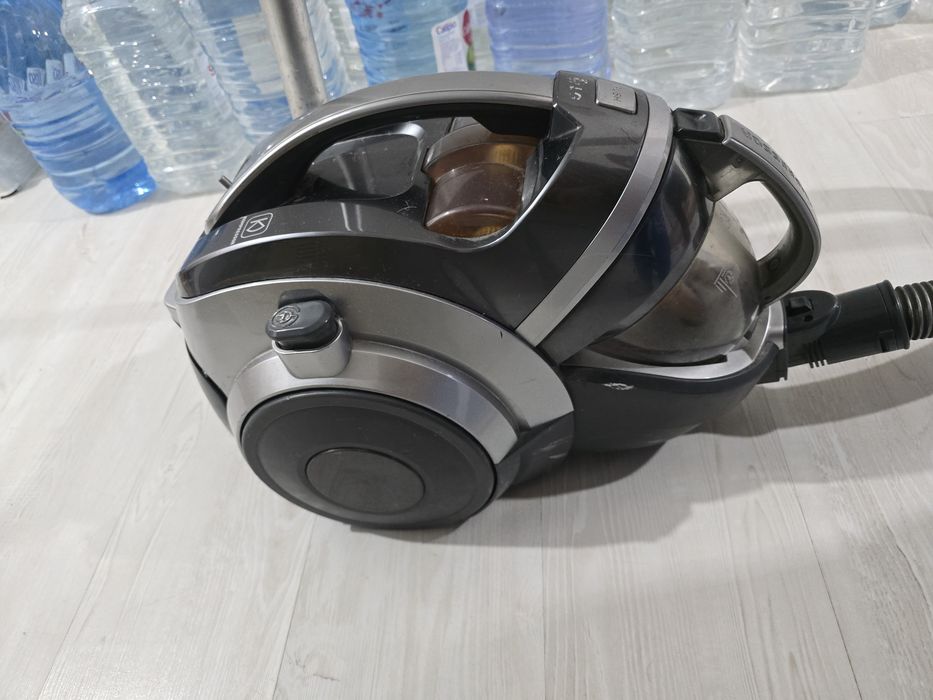 Продам пылесос LG compressor