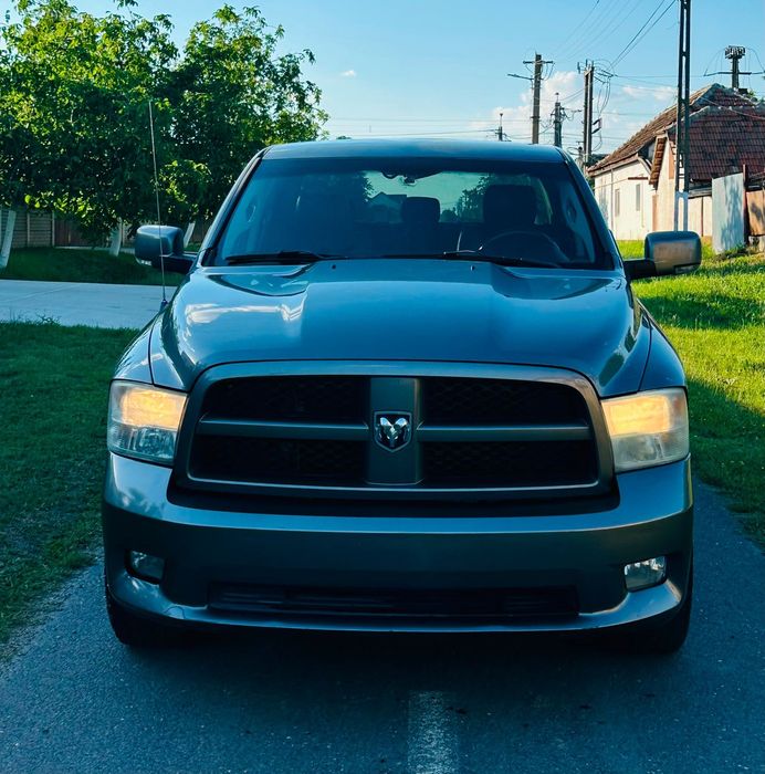 DODGE RAM 5.7 L 2011