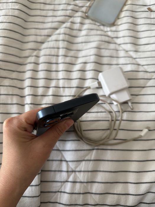 Продаю Iphon 15 pro 256gb