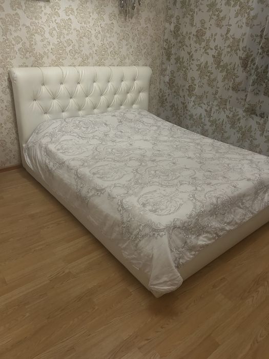 Продам двуспальную кровать