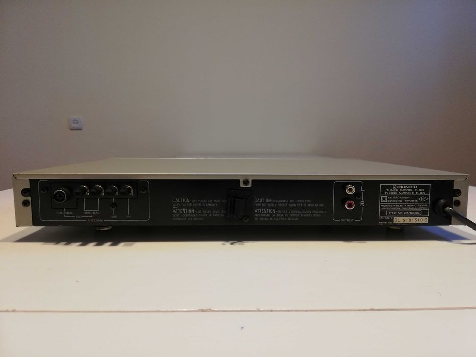 Tuner/Radio PIONEER model F-90 - FM Stereo/AM -Made in Japan/Impecabil