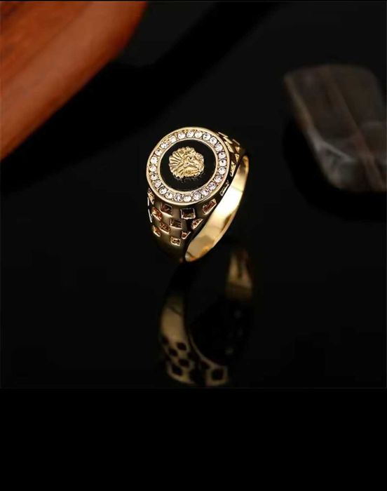 Позлатен пръстен с монограм