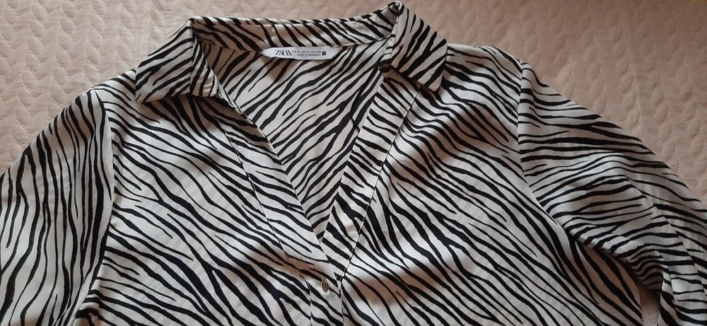 Cămașă  Zara marimea M ,model mai larg