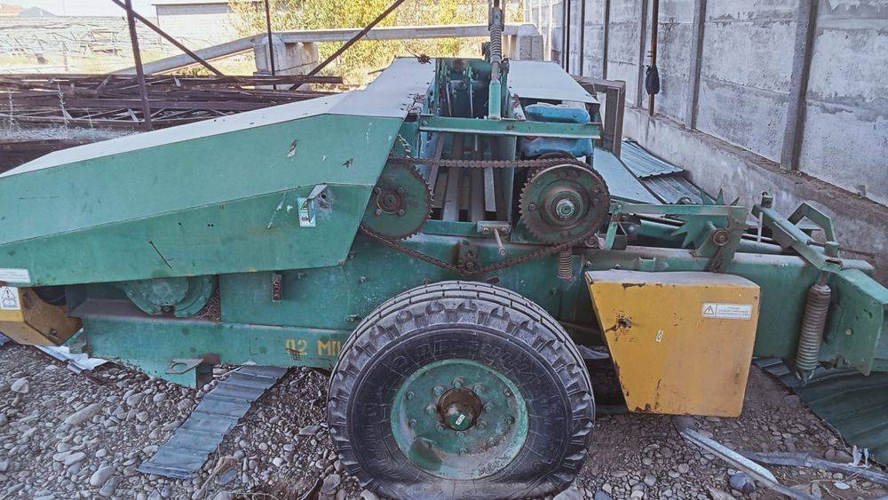 Пресс-подборщик .