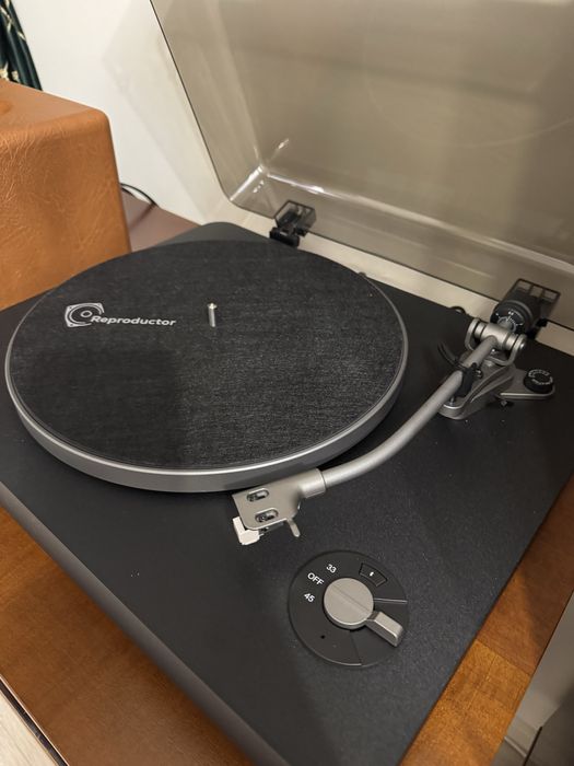 Проигрыватель виниловых пластинок