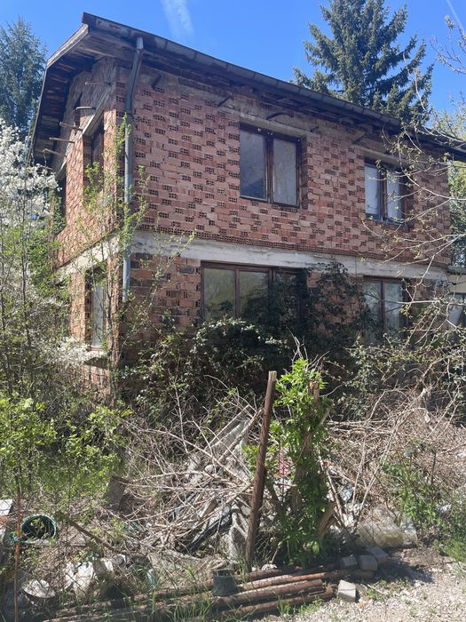 Продава се къща с. Гълъбовци на 30 км. От софия