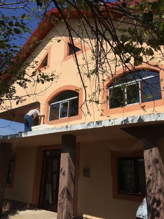 Constructi case rosu