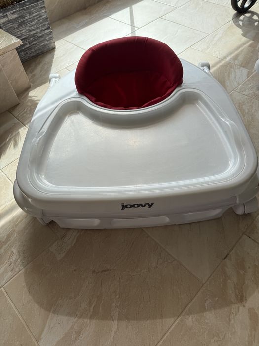 Бебешка проходилка Joovy Spoon, стабилна, удобна и лесна за почистване