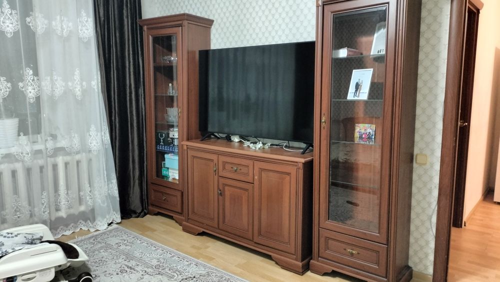 Для зала стенка,,,