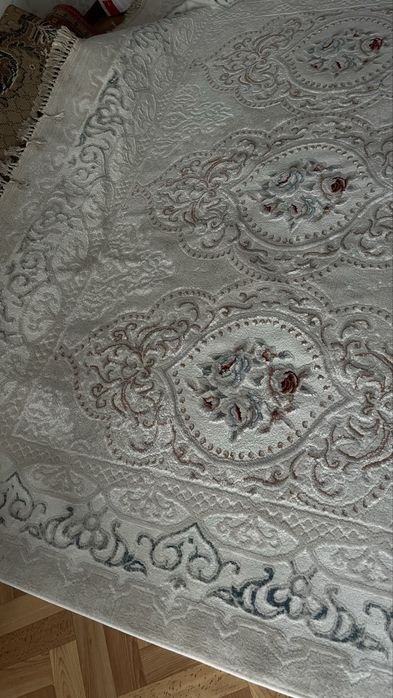 Продам ковер красивый 3на 5 м