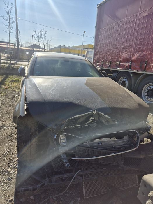 Vând Mercedes e-class