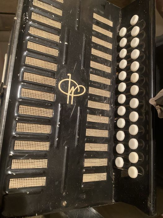 Продам гармонь б/у