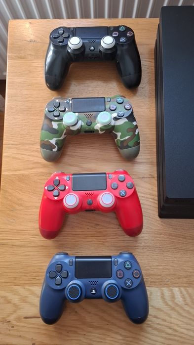 Vand playstation 4 pro 1Tb