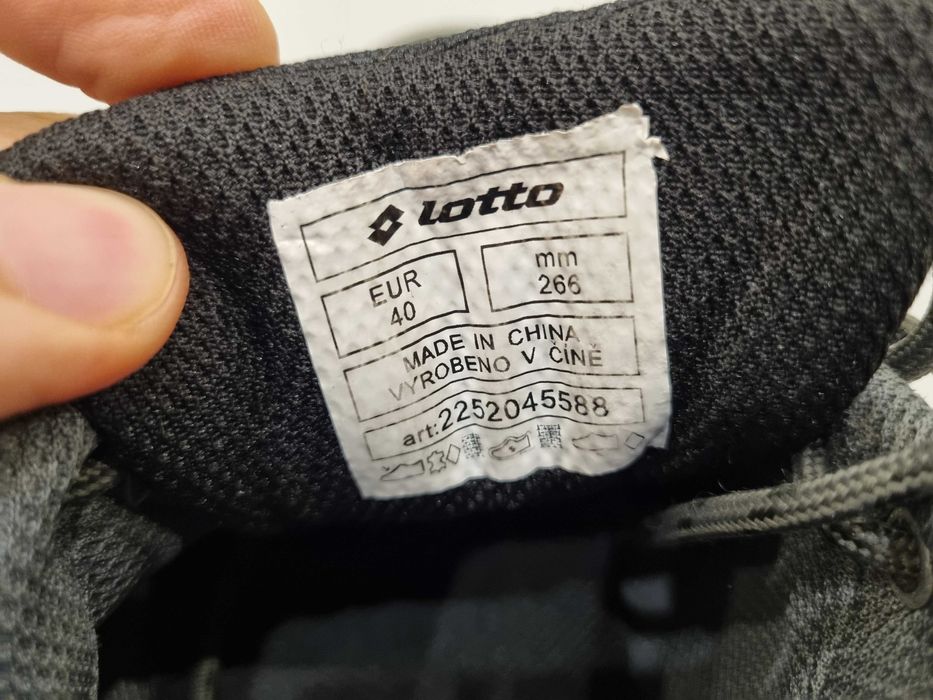 Papuci de drumetie Lotto din piele intoarsa marimea 41