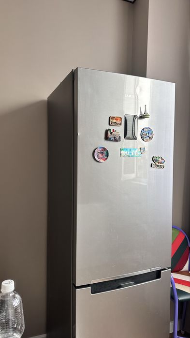 Холодильник с морозильником