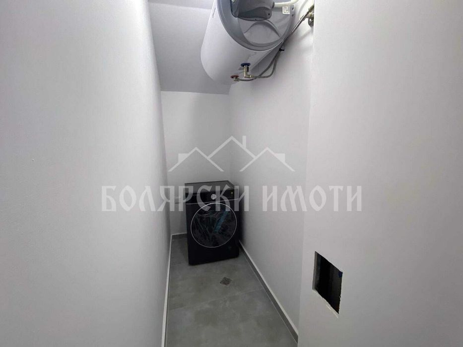 Новообзаведен офис в Идеален Център