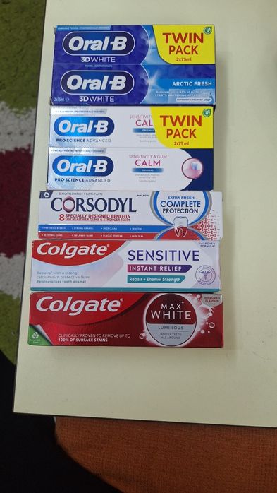 Pastă de dinți Sensodyne, Oral B și Colgate