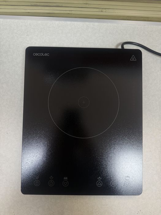 Индукционен котлон Cecotec