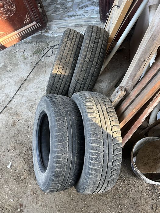 Продам шины 205/70R15