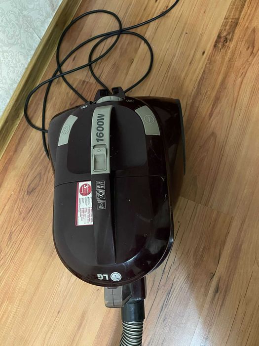 Пылесос LG 1600 ватт