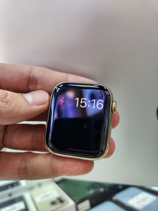 Apple Watch 9 45mm Gold Milanese