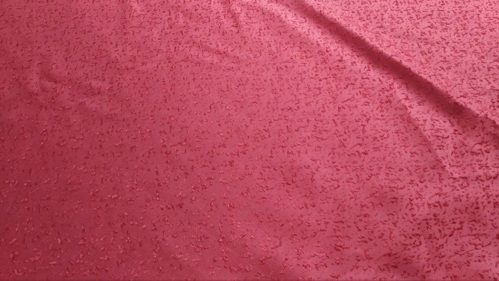 Продам шторы бордовые