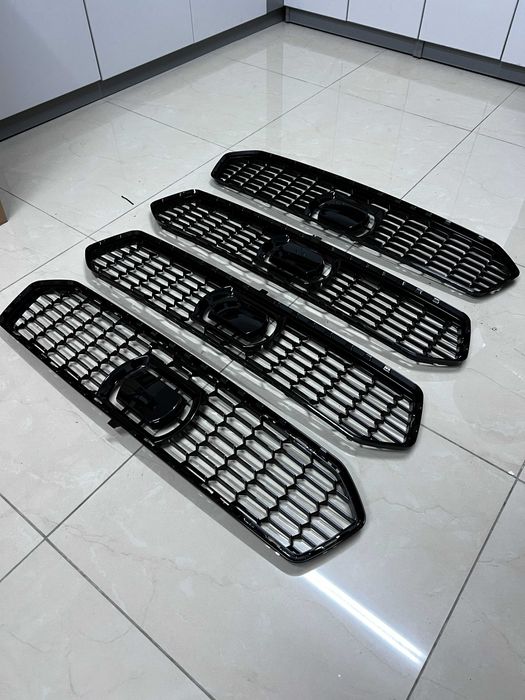 Grila Centrala Bara Fata BMW Seria 5 F10 2010-2017 Modelul F90